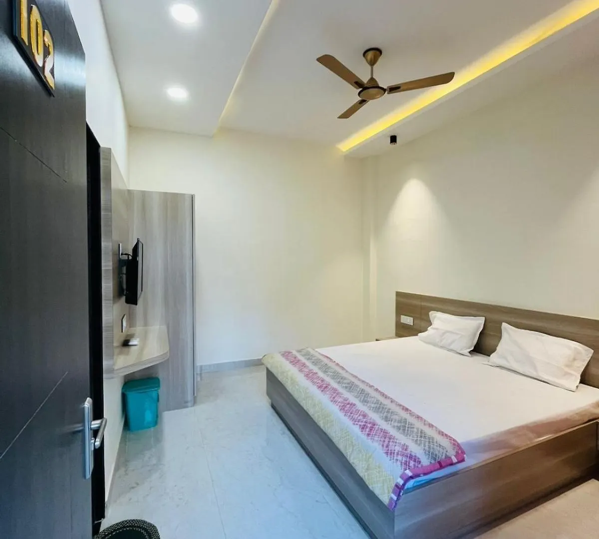 Log Inn Banaras Varanasi